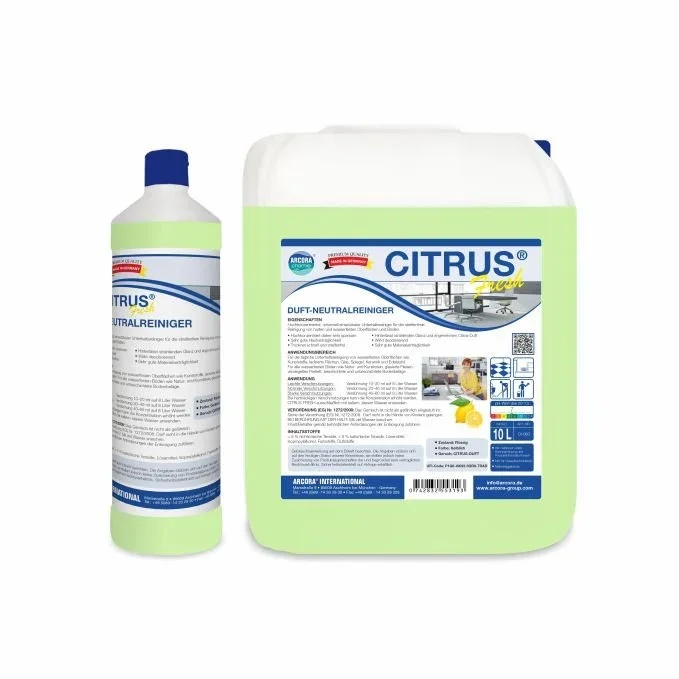 Abgebildet sind zwei Gebinde des Arcora CITRUS FRESH NEUTRALREINIGER von Arcora International GmbH: eine 1-Liter-Flasche und ein 10-Liter-Kanister, beide mit blauem Verschluss und Etiketten, die gereinigte Oberflächen, Zitronen und einen frischen Zitrusduft zeigen.