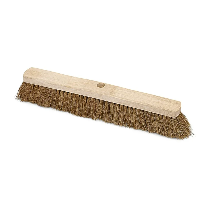 Die Nölle Profi Brush Saalbesen Natur-Kokos Sattelholz von Nölle Profi Brush Bürsten- & Pinseltechnik e.K. mit dicht gefüllten Kokosborsten und zentralem Stielloch ist auf weißem Grund abgebildet.