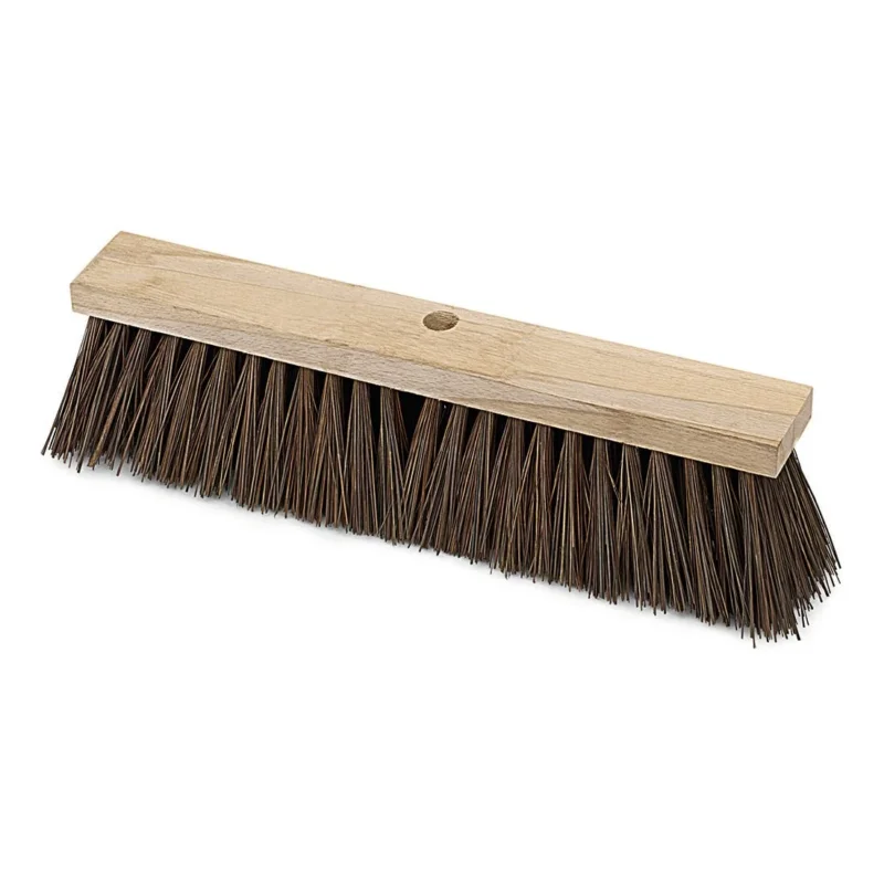 Der Nölle Profi Brush Straßenbesen Bahia (50 cm, 6 Reihen, Sattelholz) von Nölle Profi Brush Bürsten- & Pinseltechnik e.K. hat steife Borsten für die Außenreinigung und ein Griffloch, abgebildet auf weißem Hintergrund.