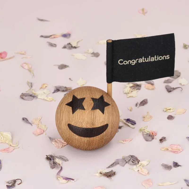 Holz-Emoticon Congratulations – Eiche · Ø 5 cm | Spring Copenhagen