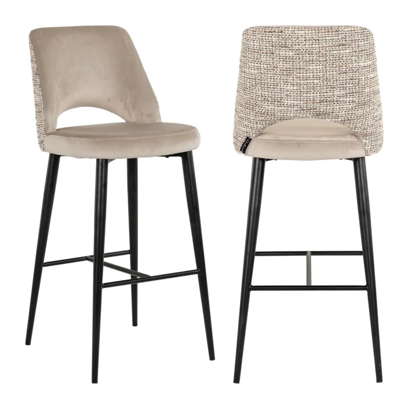 Barhocker Tabitha in trendy nature, Vorder- und Rückansicht mit Samtbezug und schwarzem Metallgestell.