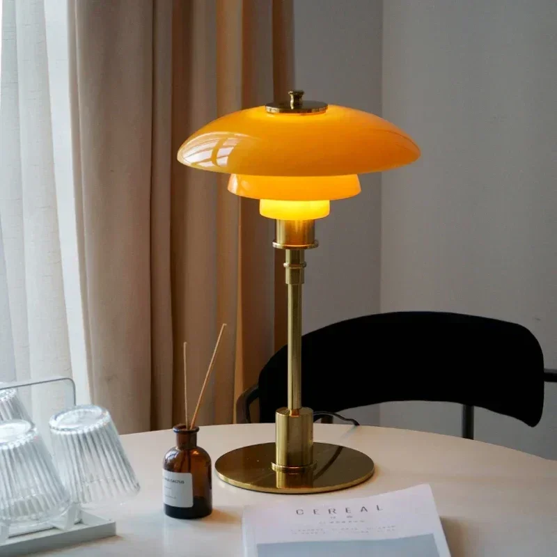 Nordische Tischlampe aus Glas – Minimalistische LED-Tischleuchte, modern und elegant, ideal für Büro- und Wohnräume | Karnz