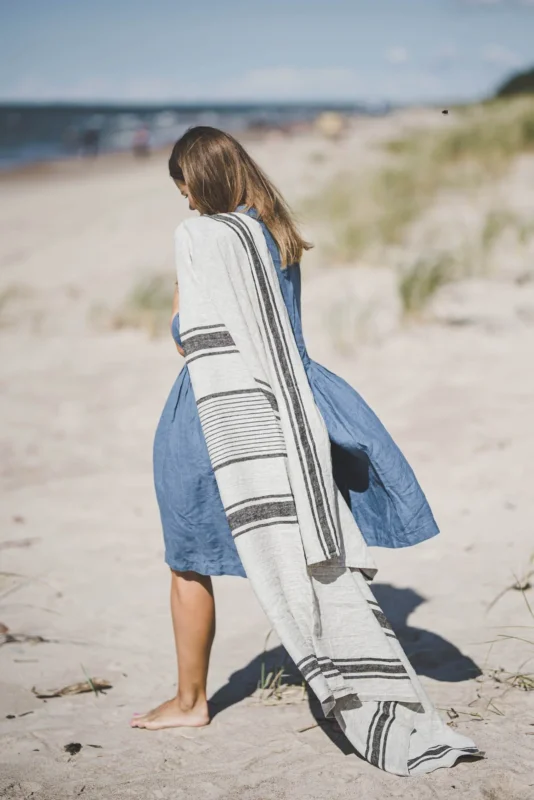 Leinen-Strandtuch mit schwarzen Streifen