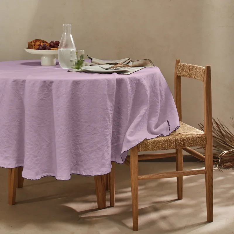 Nappe ovale sur mesure en lin bord crochet lilas