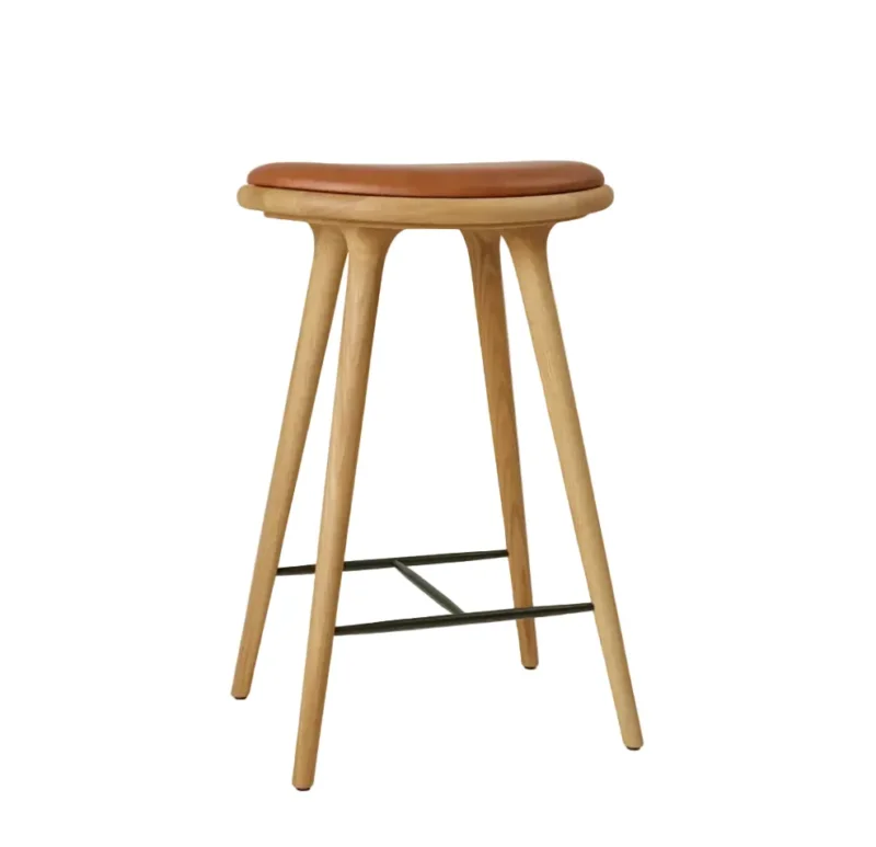 High Stool, geöltes Eichenholz, Nuance Walnut Leder, 69 cm, niedriger Barhocker von Mater