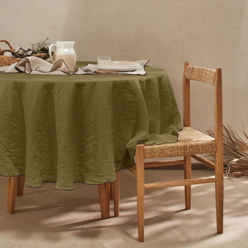 nappe ovale bordée en lin sur mesure vert olive