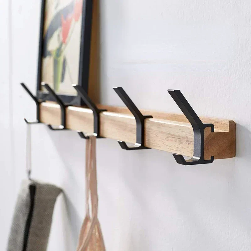 Wandgarderobe mit beweglichen Haken – Skandinavisches Design aus Holz Metall