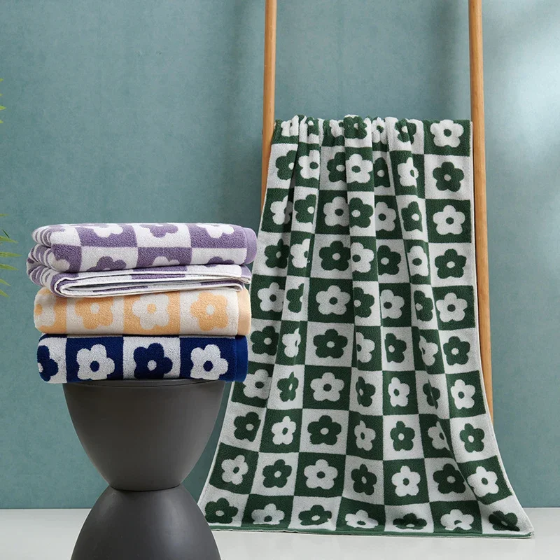 Damen Luxuriöses Frottee-Badehandtuch mit Blumenmuster Karnz
