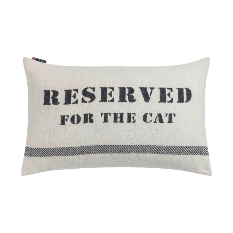 David Fussenegger Reserved for the cat Hundebett